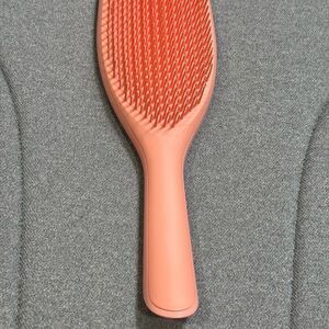 Tangle Teezer Ultimate Detangler Hairbrush. Peach
